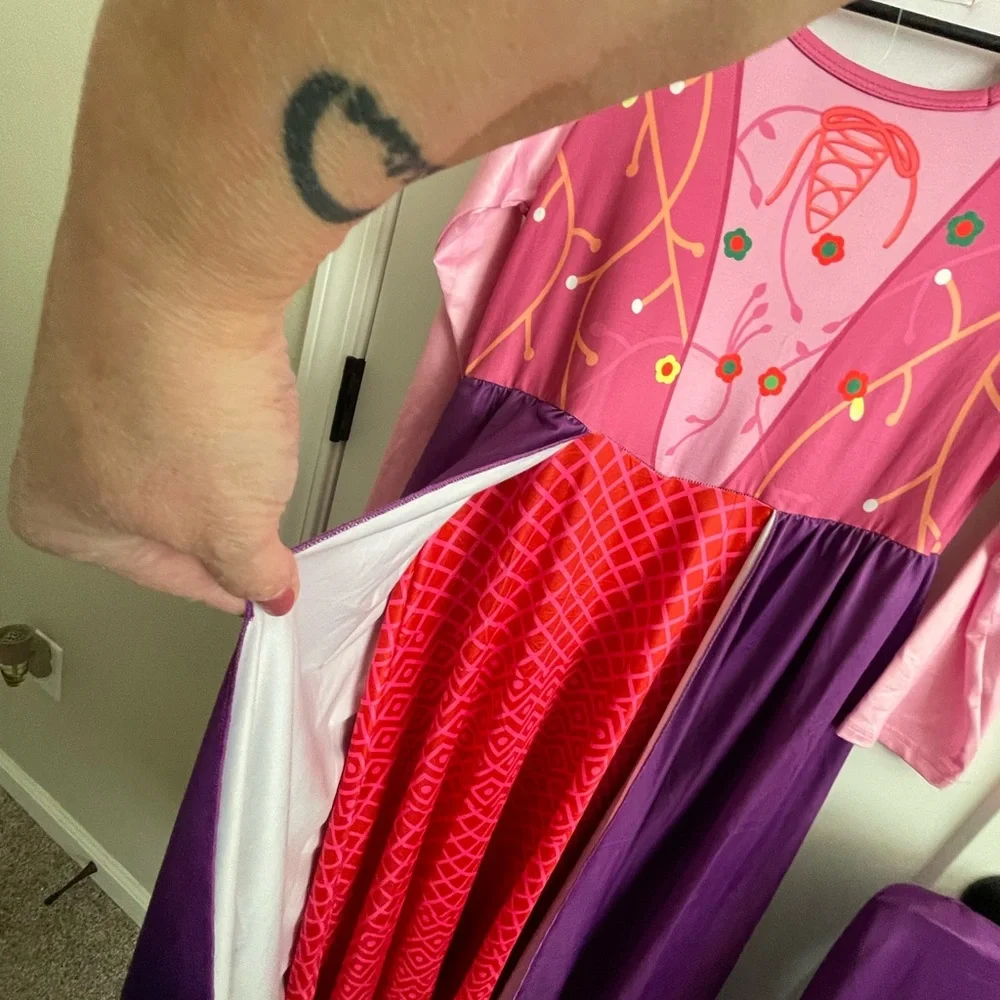 Girls 14/16 (could easily fit 18/20) Halloween costume. Princess, 2 piece.
